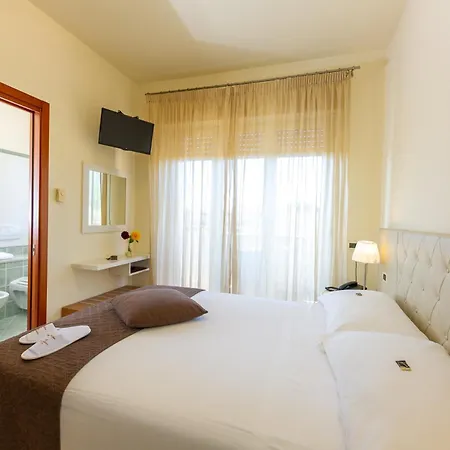 Nuova Sabrina 3* Марина-ди-Пьетрасанта