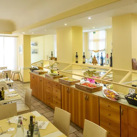 Готель Nuova Sabrina 3*