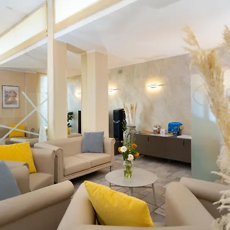 Отель Nuova Sabrina Марина-ди-Пьетрасанта