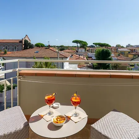 Отель Nuova Sabrina Марина-ди-Пьетрасанта