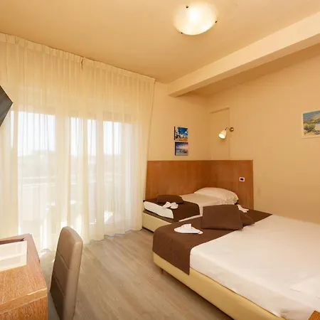 Отель Nuova Sabrina Марина-ди-Пьетрасанта