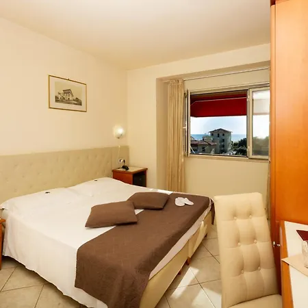 Nuova Sabrina Отель