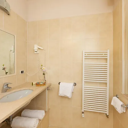 Готель Nuova Sabrina