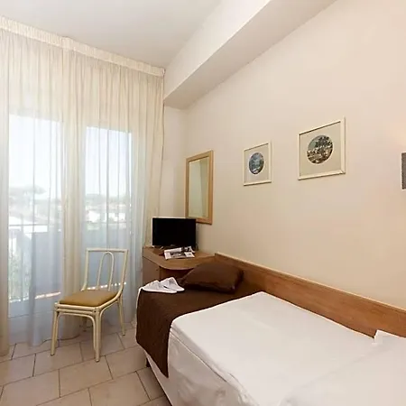 Nuova Sabrina Hotel 3*